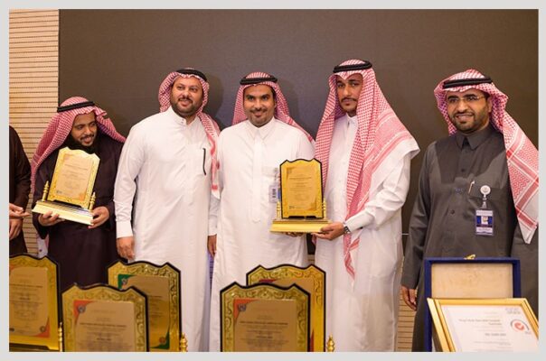 شركة ريناد المجد تُسلّم مستشفى الملك فهد شهادات الاعتماد