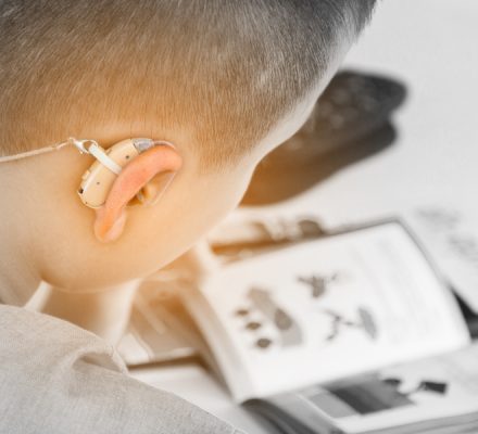 Digital Accessibility صورة لطالب من ذوي الإعاقة