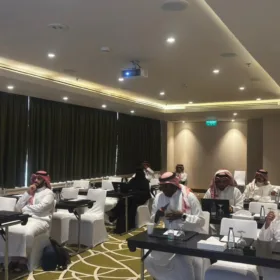 ريناد المجد (RMG) تُنظم ورشة عمل متخصصة بعنوان "الذكاء الاصطناعي للقادة" لرفع الجاهزية المؤسسية وتطوير القيادات 2 4 1