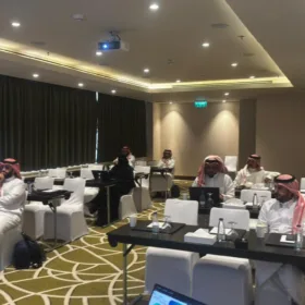 ريناد المجد (RMG) تُنظم ورشة عمل متخصصة بعنوان "الذكاء الاصطناعي للقادة" لرفع الجاهزية المؤسسية وتطوير القيادات 3 5 1
