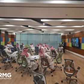 ريناد المجد (RMG) تقيم ورشة عمل بعنوان "التفكير التصميمي للحلول الابتكارية" بجامعة المجمعة 3 5 3